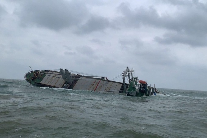Oil to be recovered from sunken Thai ship in Ha Tinh - 1