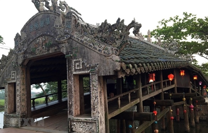 Night market opens at ancient tile-roofed bridge - 1