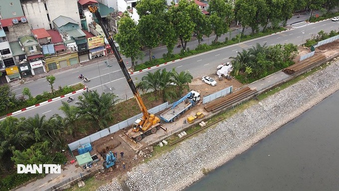 Hundreds of trees relocated for Hanoi drainage project - 4