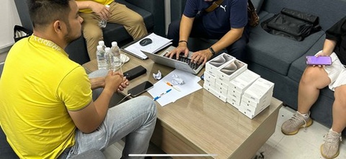 Man detained for smuggling iPhones into Vietnam - 1 Man detained for smuggling iPhones into Vietnam - 1
