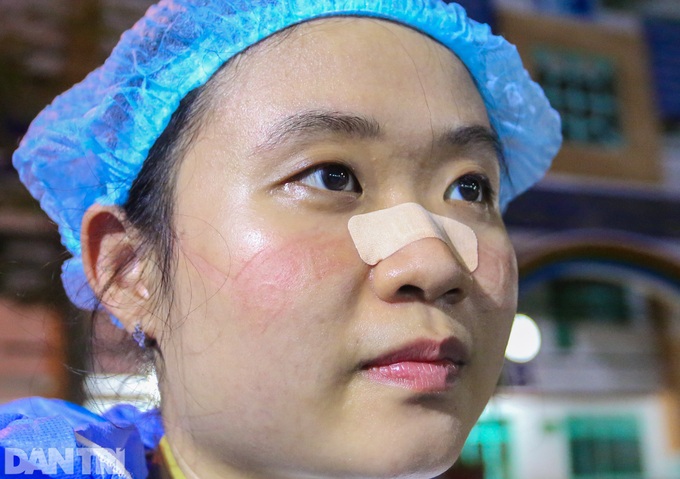 Thousands queue for Covid-19 tests in HCM City - 3