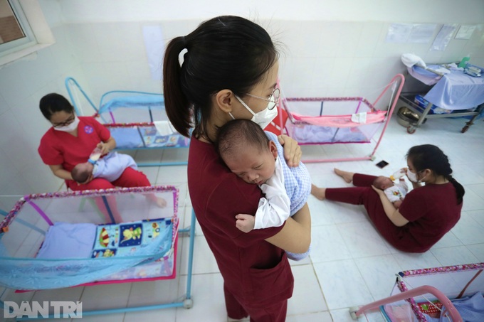 Newborns with Covid-19-infected mothers taken care by volunteers in HCM City - 2 Newborns with Covid-19-infected mothers taken care by volunteers in HCM City - 2