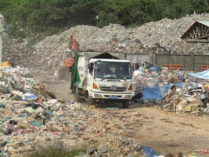Côn Đảo stops shipping waste to mainland - 1