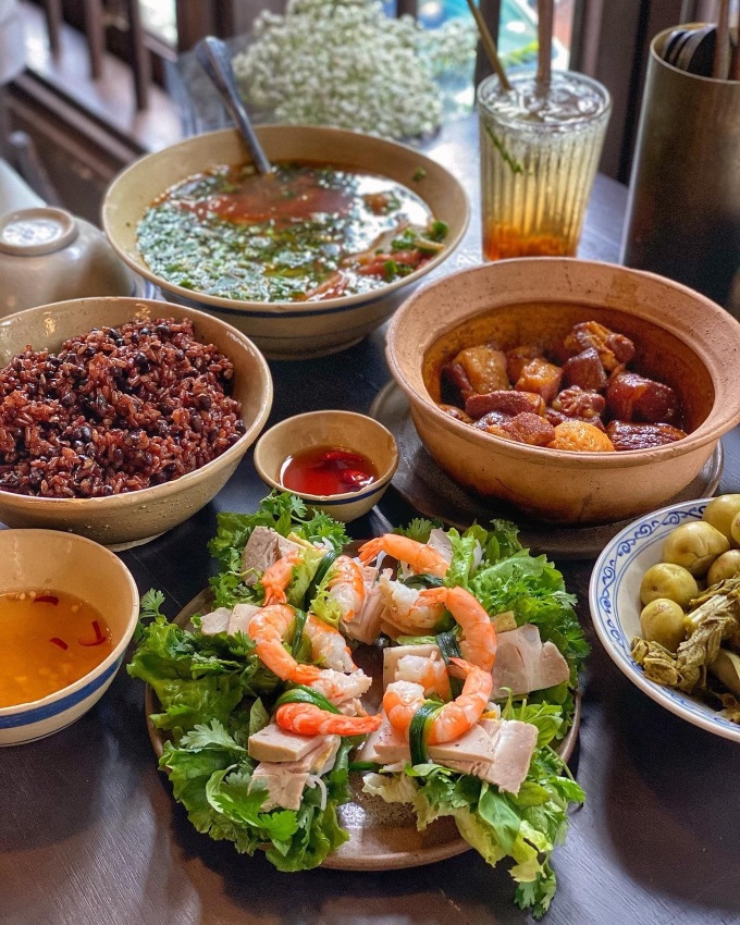 Vietnamese restaurants attract customers after receiving Michelin Stars - 2