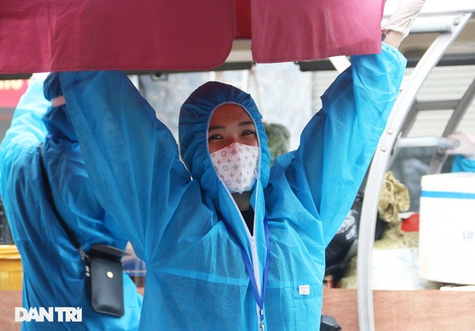 Electric tourist cars support locked-down Hanoi area - 9 Electric tourist cars support locked-down Hanoi area - 9