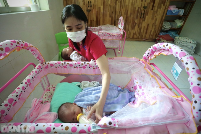 Newborns with Covid-19-infected mothers taken care by volunteers in HCM City - 6 Newborns with Covid-19-infected mothers taken care by volunteers in HCM City - 6