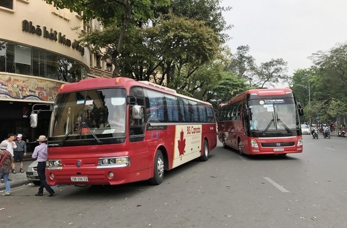 Tour coaches banned on Hanoi’s inner-city streets - 1