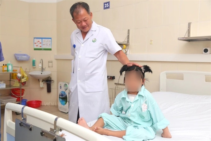 Vietnam-Germany Hospital successfully performs heart transplant on seven-year-old girl - 1