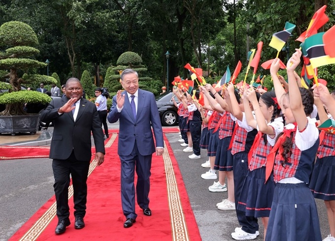 Top leader hosts welcome ceremony for Mozambican President - 1 Top leader hosts welcome ceremony for Mozambican President - 1
