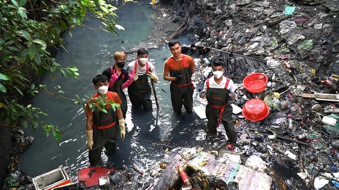 HCM City needs to modernise its waste collection on rivers, canals - 1