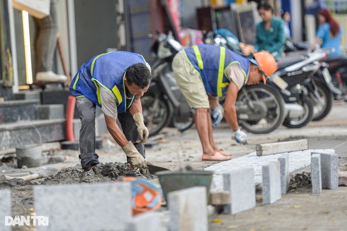 Repeated pavement repair plagues Hanoi residents - 2 Repeated pavement repair plagues Hanoi residents - 2