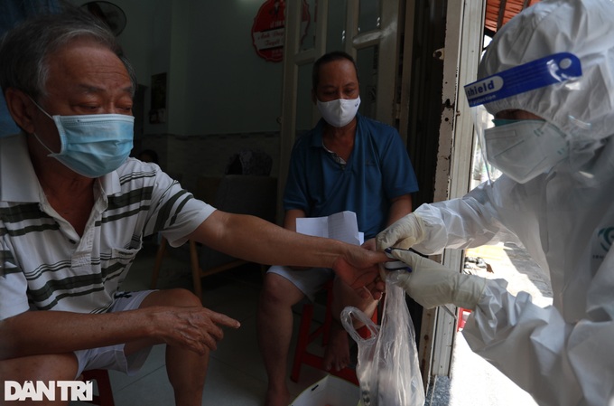 Home-care programme helps save more Covid-19 patients in Ho Chi Minh City - 7