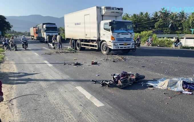 Traffic accident kills three in Khanh Hoa - 1
