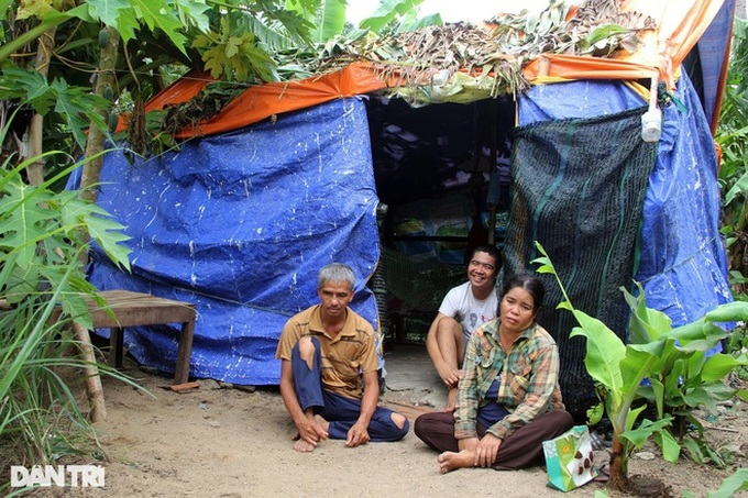 Poor couple in Phu Yen in dire need of support for ailing son - 1