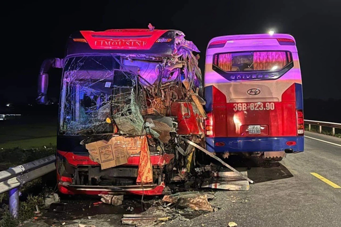 One dead, 26 injured in Quang Ngai coach collision - 1