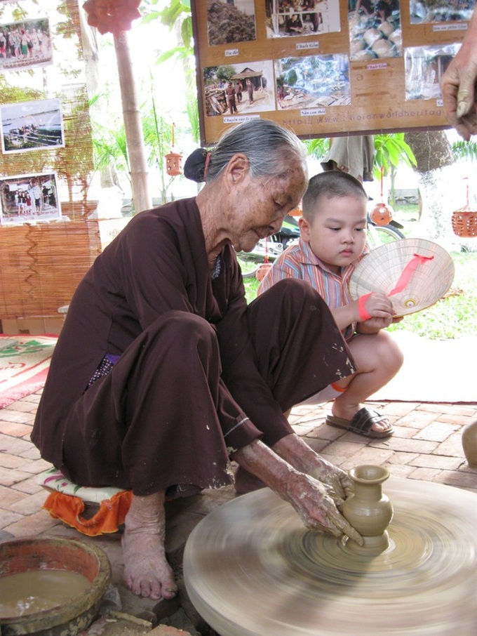 Hoi An pottery village recoganised as national heritage - 2
