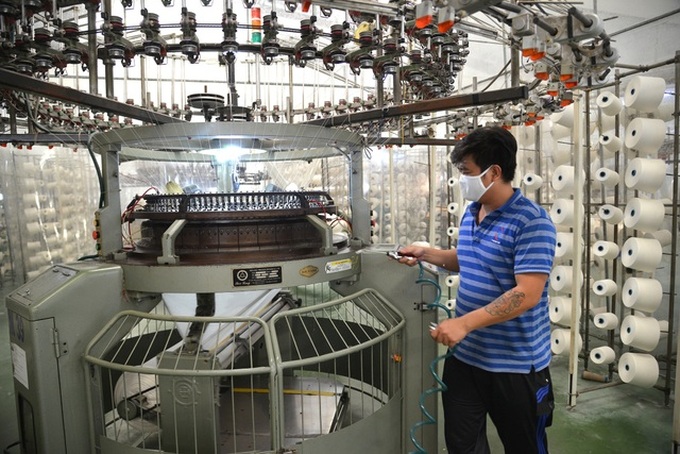 HCM City speeds up cloth face mask production process - 3