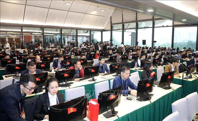 Hundreds of reporters cover party congress - 2