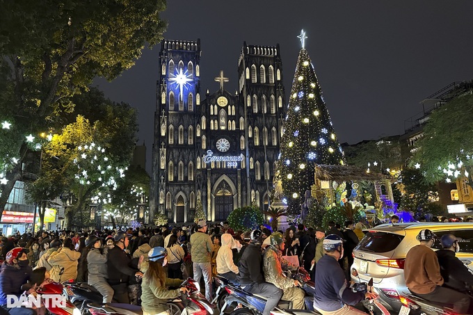 Churches in Hanoi decorated for Christmas - 2 Churches in Hanoi decorated for Christmas - 2