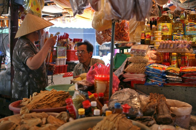 Hanoi's old Hang Be Market - 3