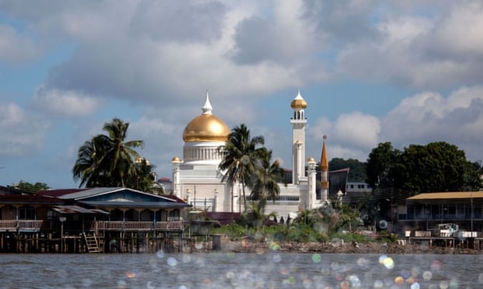 Brunei introduces death by stoning for adultery, gay sex - 1 Brunei introduces death by stoning for adultery, gay sex - 1