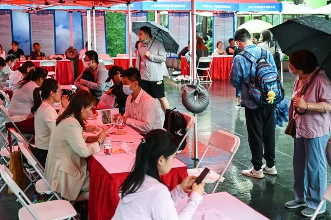China making youth unemployment a 'top priority' - 1