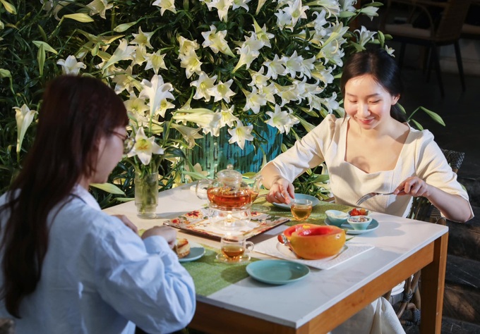 Hanoi restaurant use flower décor to attract diners - 8 Hanoi restaurant use flower décor to attract diners - 8