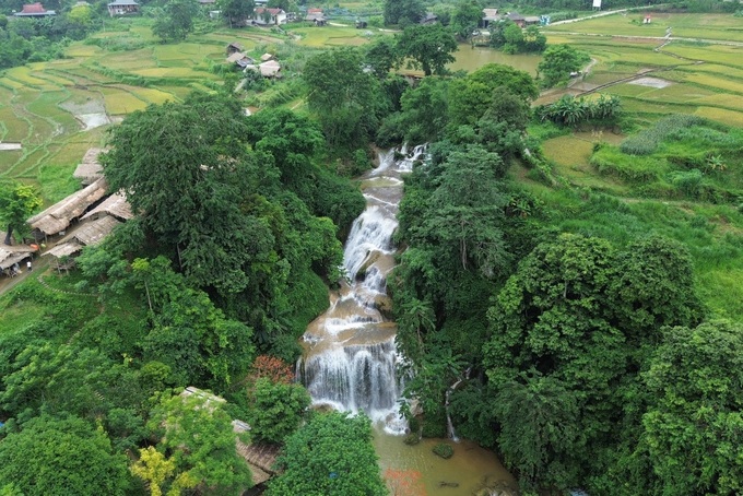 Tourists swept away by Hoa Binh reservoir discharge - 1