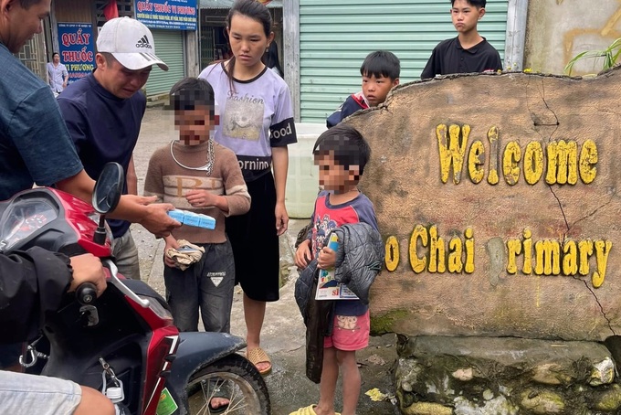 Sapa boys found alive on rooftop after three days missing - 1 Sapa boys found alive on rooftop after three days missing - 1