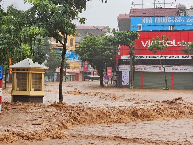 Three dead, five missing in Son La flash flood - 1 Three dead, five missing in Son La flash flood - 1