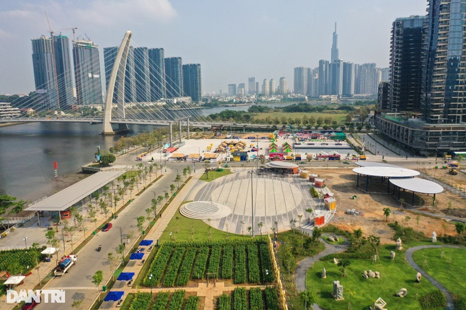 Saigon River Park gets facelift ahead of Tet - 4 Saigon River Park gets facelift ahead of Tet - 4