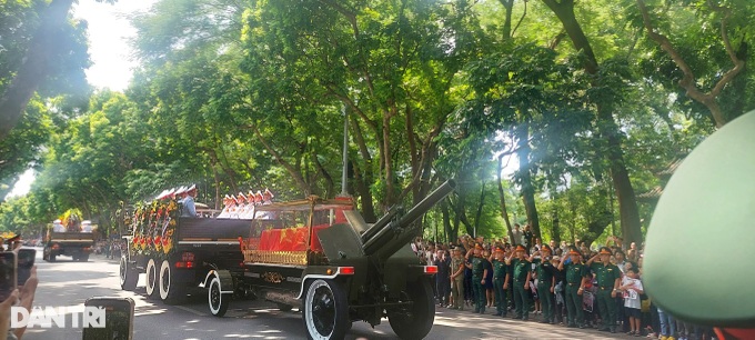 Thousands await farewell to Party General Secretary Nguyen Phu Trong - 5