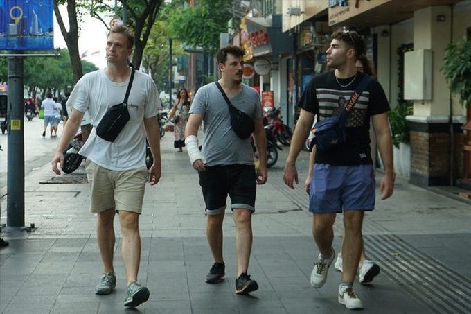 Vietnam's visa policy yet to attract international tourists - 1