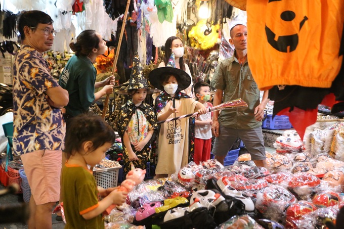 Halloween spirit haunts Hanoi street - 5