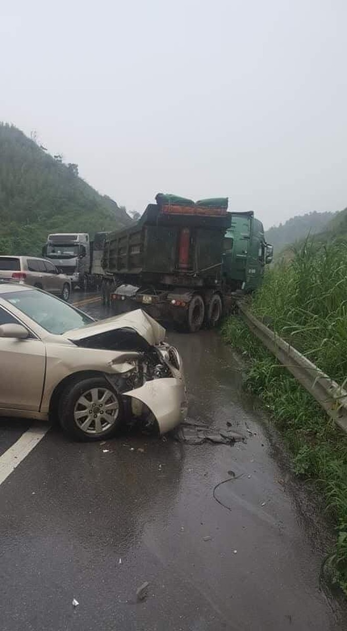 Traffic accidents in Vietnam fall in first 10 months - 1
