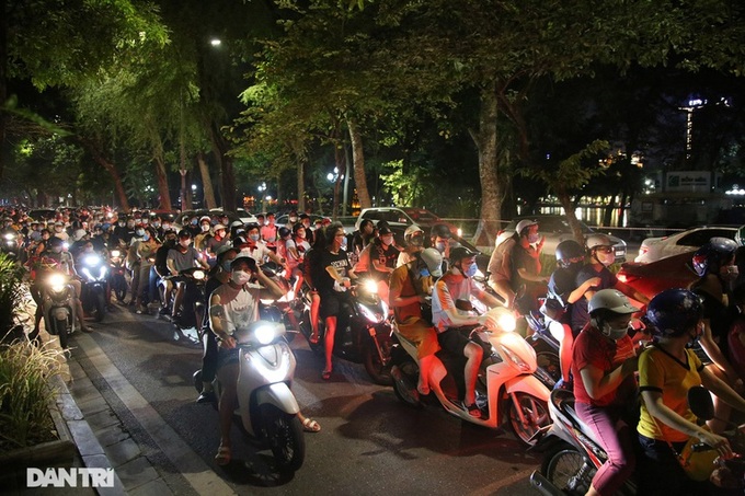 Prime Minister requests restrictions on New Year crowds - 1