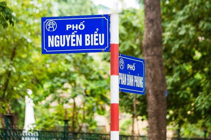 Hanoi in falling leaf season - 5