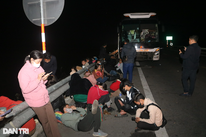 Two die, nine injured in Thua Thien-Hue traffic accident - 3