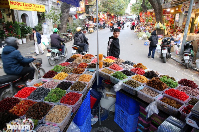 Hanoi flower market ahead of Tet - 4