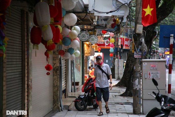 Hanoi remains quiet ahead of Mid-Autumn Festival - 4