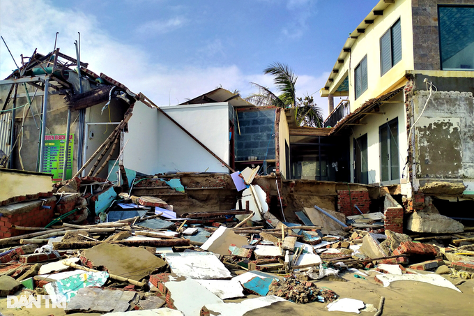 Hoi An seaside houses destroyed by erosion - 2 Hoi An seaside houses destroyed by erosion - 2