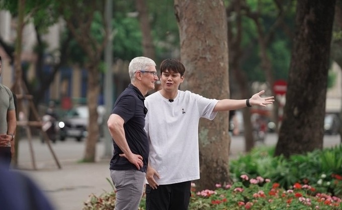 First busy day of Apple CEO Tim Cook in Hanoi - 5