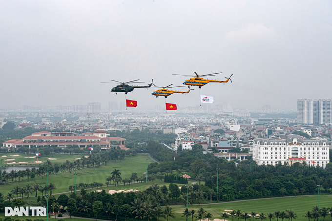 Impressive performance of Su-30MK2 fighters at Vietnam International Defence Expo 2022 - 3
