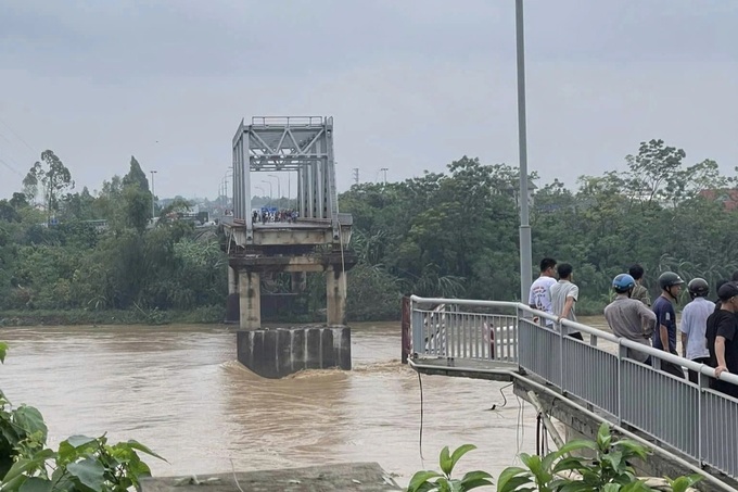 Phu Tho bridge collapses after Typhoon Yagi - 1