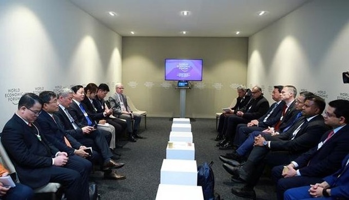 Deputy PM meets with global business leaders, senior officials at WEF meeting - 1