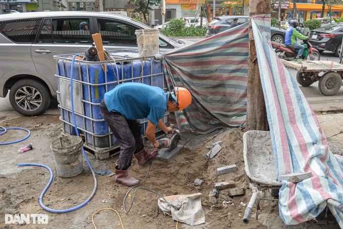 Repeated pavement repair plagues Hanoi residents - 6 Repeated pavement repair plagues Hanoi residents - 6