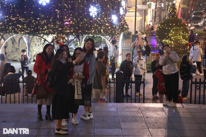 Hanoi churches prepare for Christmas - 4