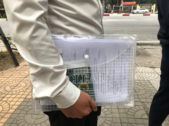 Hundreds queue from early morning for Japan visas - 4