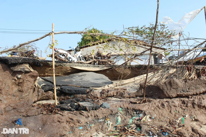 Bac Lieu sea dyke damaged - 1
