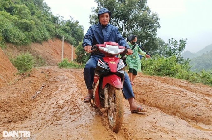 Children in remote Thanh Hoa district struggle to school - 4 Children in remote Thanh Hoa district struggle to school - 4